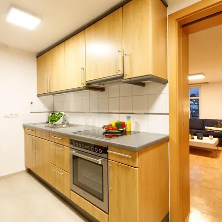 72 Maria-theresien-strasse