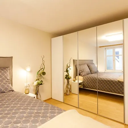 72 Maria-theresien-strasse *